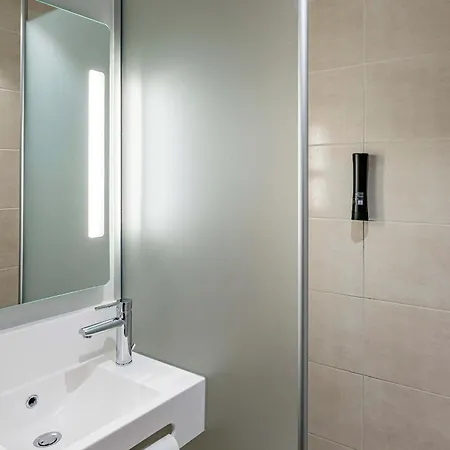 B&B Hotel Bordeaux Bassins A Flot-3